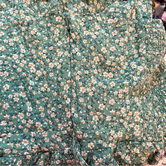 Women’s American Eagle Sz L Romper Green Floral Smocked Back w/ Tie Side Zip - Picture 5 of 5